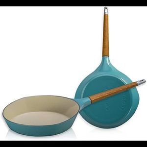Le Creuset Raymond Loewy skillet pan turquoise NEW